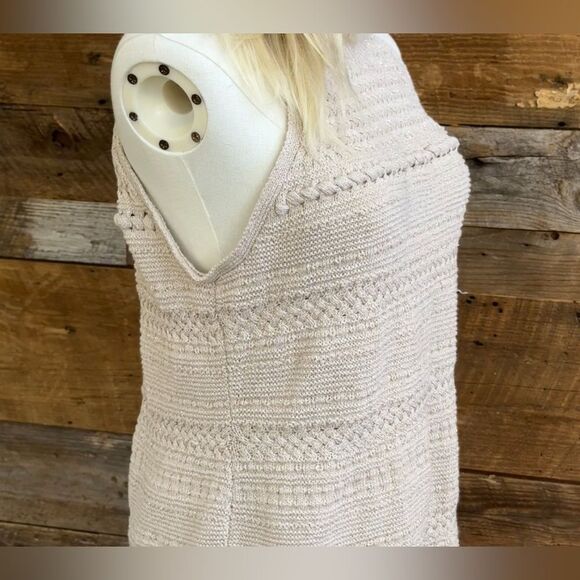 ✨ WHITE HOUSE BLACK MARKET ✨
Ecru Sleeveless Knit Halter Top
SZ M - Picture 8 of 10